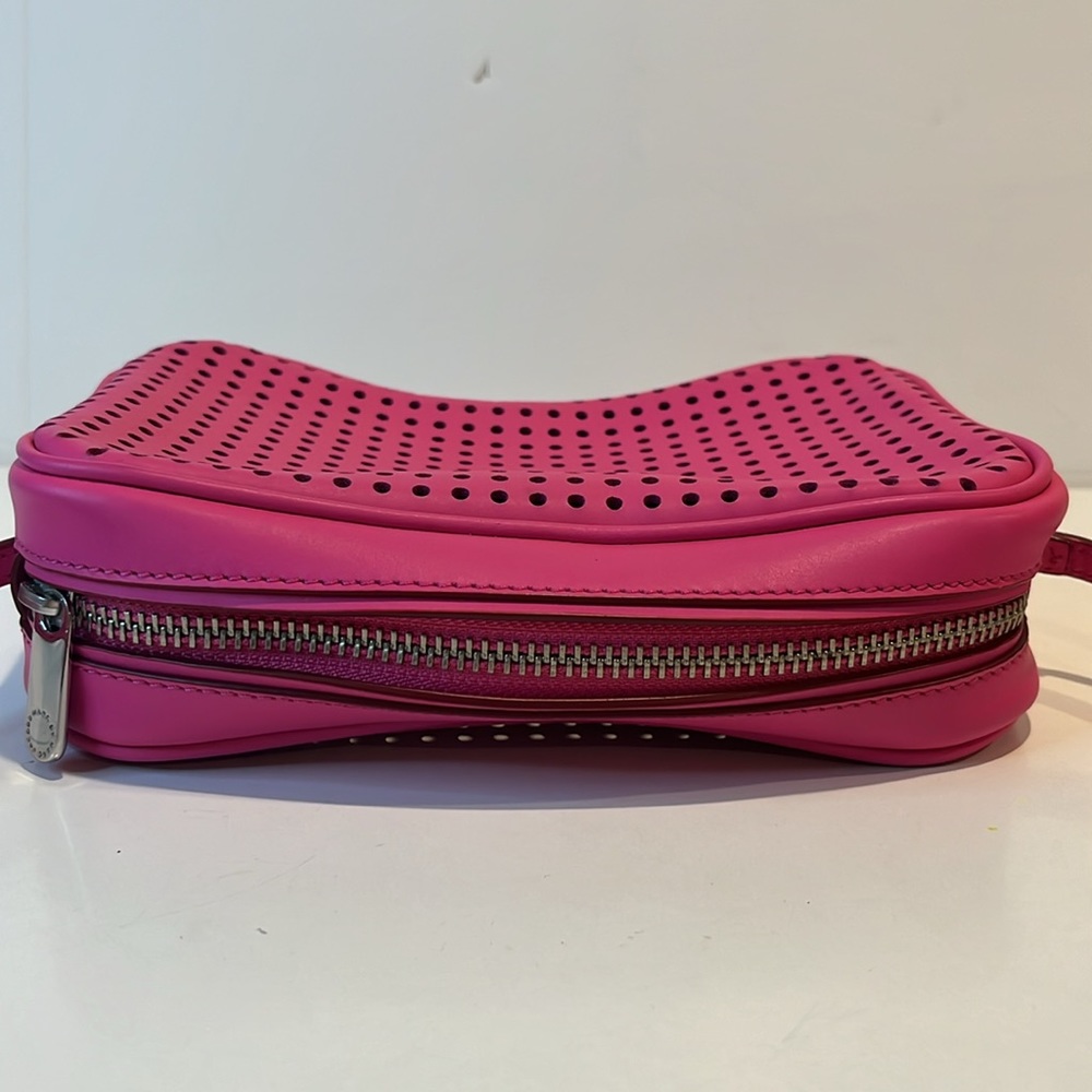 Marc by Marc Jacobs - women’s Sally Perf leather Crossbody bag in Fuchsia - Picture 6 of 12